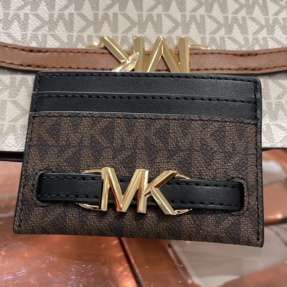 MICHAEL KORS
Reed Large Card Holder Case Wallet 
Brown/Black MK Signature 
NWT - Picture 13 of 16